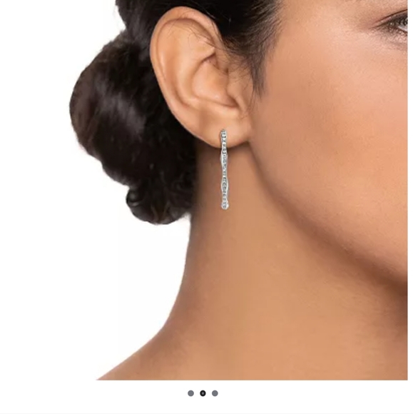 Beautiful diamond earrings! - Picture 2 of 5